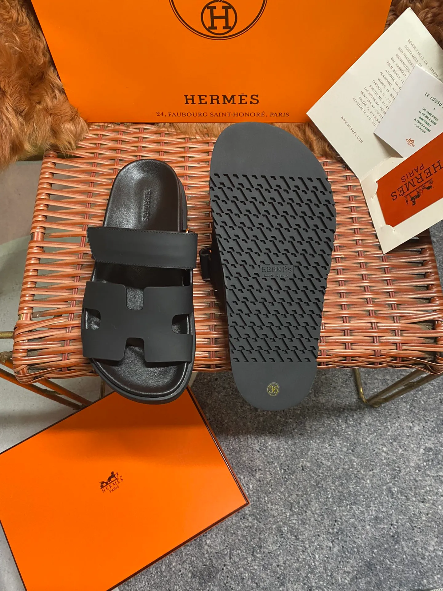 👟👟Ex-factory price 480👟👟 Women's Shoes Women's Clothing Women's Shoes Women's Clothing Women's Shoes Factory H HERMES Men's and women's same style, recently very popular couple's shoes - sandals, paired with various colorful socks, popular ✅Upper: imported mixed sheepskin, deerskin ✅Inner: imported mixed sheepskin ✅Outsole: Tpu non-slip and wear-resistant outsole ✅Code number: Female 35-42. Male 38-46